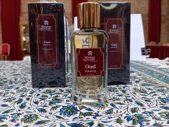 Parfum per meshkuj, Oud Extrait De Parfume 50 ml, Parfum sensual ekzotik, parfum me arome Kardamom, parfum me arome Dru Palisandre, parfum me arome Vetiver, parfum me arome Dru Santali, parfum me arome Vanilje, parfum me arome Oud, parfum me arome Piper 